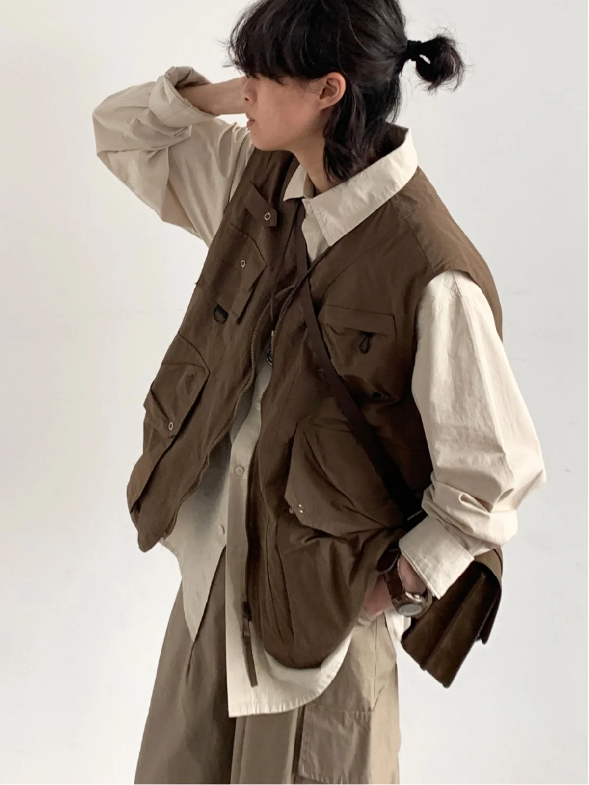 

Loose Workwear Vest Summer New Arrival Japanese Style Retro Unisex Camping Tactical Vest Trendy V-Neck Single Button Closure ...