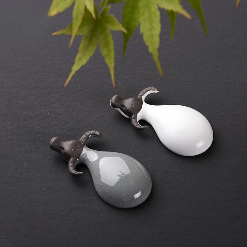 Ceramic Buffalo Kawaii Room Decor Tea Pet Ornament Kung Fu Tea Set Accessories Ge Kiln Cattle Home Decoration Clip Brush Holder