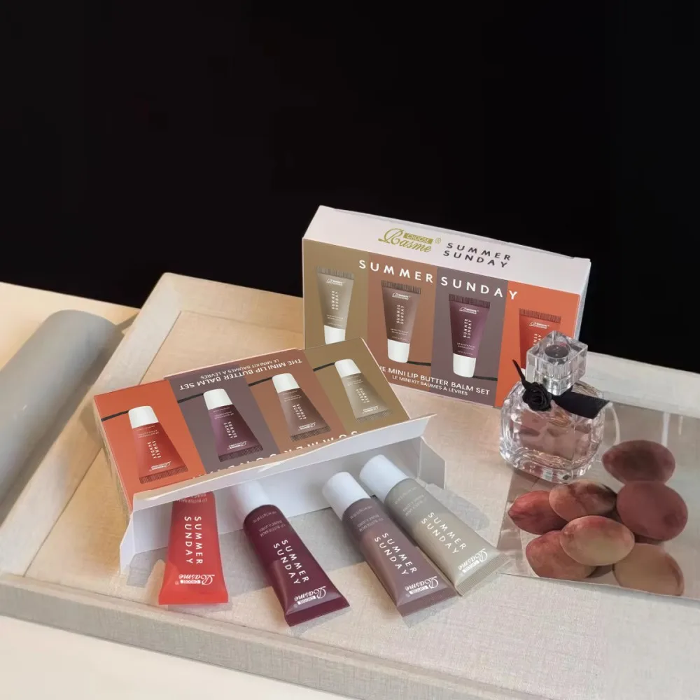 Vierdelige lipglossset Hydraterend en natuurlijk Langdurig Gemakkelijk aan te brengen en draagbare make-upset