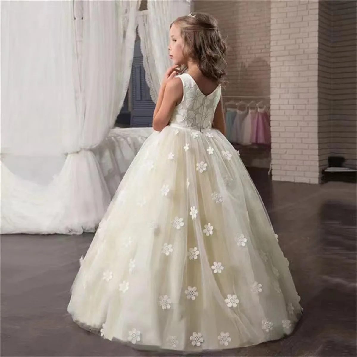 

Elegant Flower Girl Dress Fluffy Tulle Applique Floor Length Sleeveless Wedding Child's First Eucharistic Birthday Party Dresses