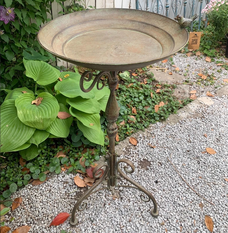 

Easy Assemble Stable Vintage Retro Handcraft Metal Stand Bird Bath and Feeder