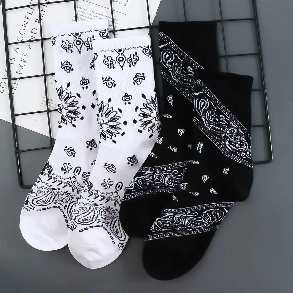 Black White Cotton Funny Flower Socks Bandanna Paisley West Coast Hiphop Street Skate Middle Tube Hosiery Skateboard Men Socks