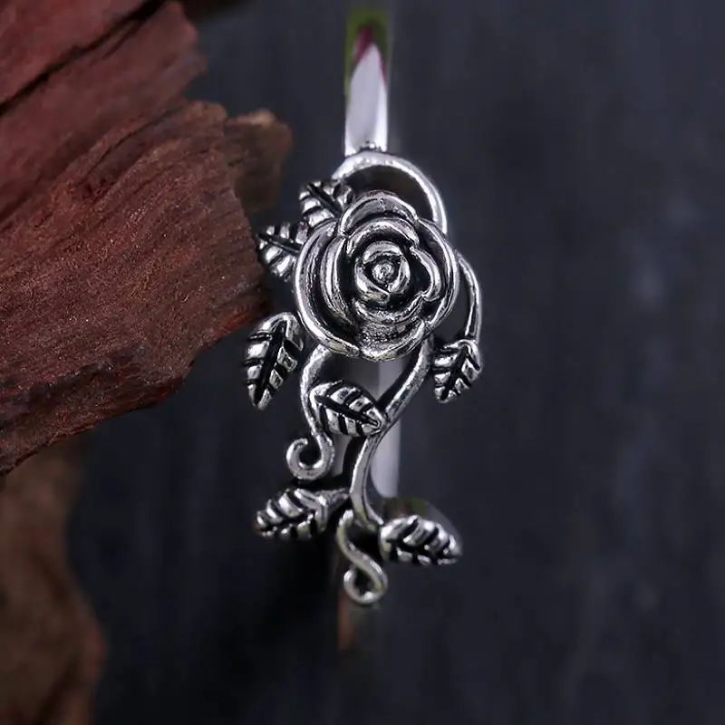 Huitan Silber Farbe Frauen Vintage Ringe Rose Blume Geformt Party Täglich Vielseitige Finger Zubehör Frische Stil Low-key-Schmuck