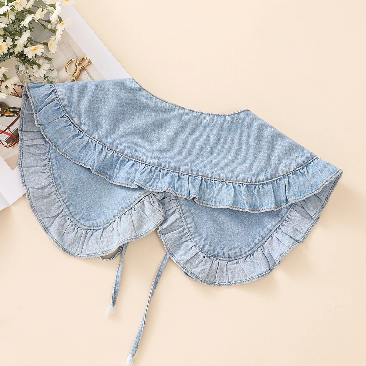 Schalkragen aus gewaschenem Denim für Damen mit plissierter Spitze und modischem Fake-Kragen – Detail 12
