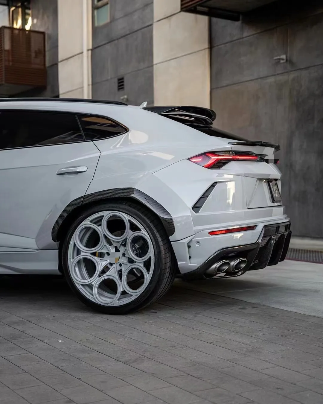 1016 Style Wide Body Kit For Lamborghini Urus   Carbon Fiber Front Lip Diffuser Spoiler Hood Wide-body bumper