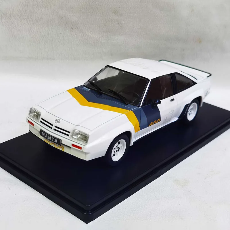 

Diecast 1:24 Scale OPEL Manta B 400 Car Alloy Simulation Car Model Toy Collectible Ornaments