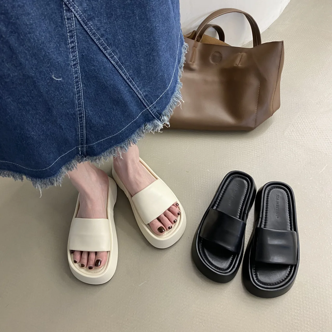 Shoes Women Slippers Summer Luxury Slides Pantofle Low Platform Soft Flat Designer 2024 Rome Rubber Concise Fashion Fabric PU H