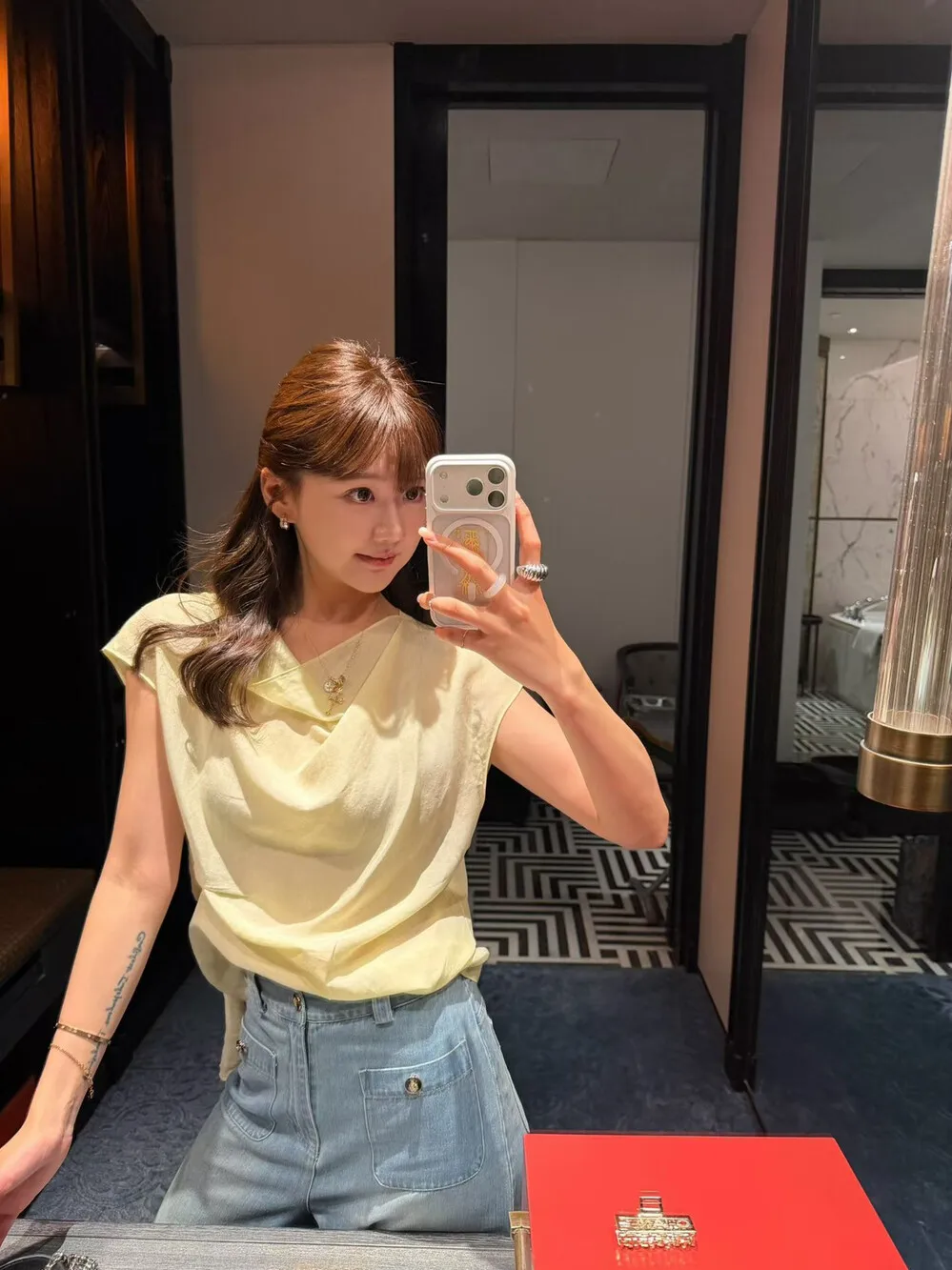 

Lilian Inner Ego Linen Rayon Loose Fit Folded Collar Color Shirt Korean Style Commute Fashion V-neck Sleeveless Women's...
