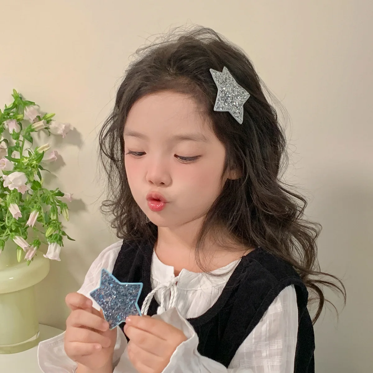

2pcs/set Sparkly Star Hair Side Clips for Girls Glitter Heart Barrettes Cute Kids Hair Accessories Non Slip Grip Fine Hair Clips