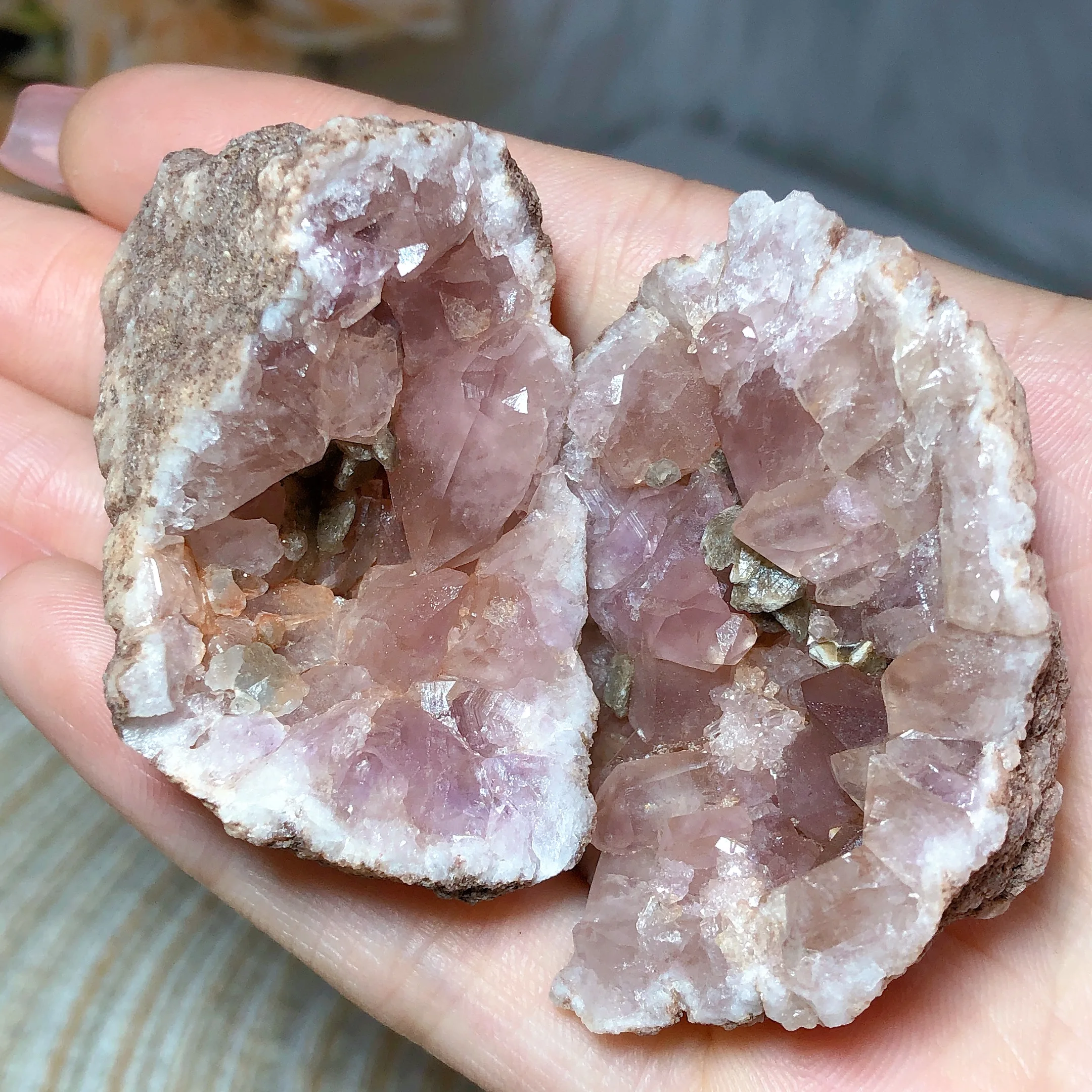 

Natural Crystals Pink Amethyst Geode Specimen Raw Stone High Quality Energy Healing Reiki Home Decorations Room Decor Gift