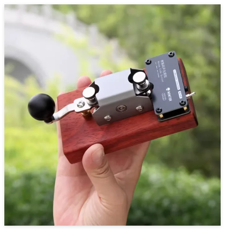 

Ручной автоматический телеграфный ключ (клавиша) Морзе для тренировки CW, для радиостанций и телеграфных передатчиков