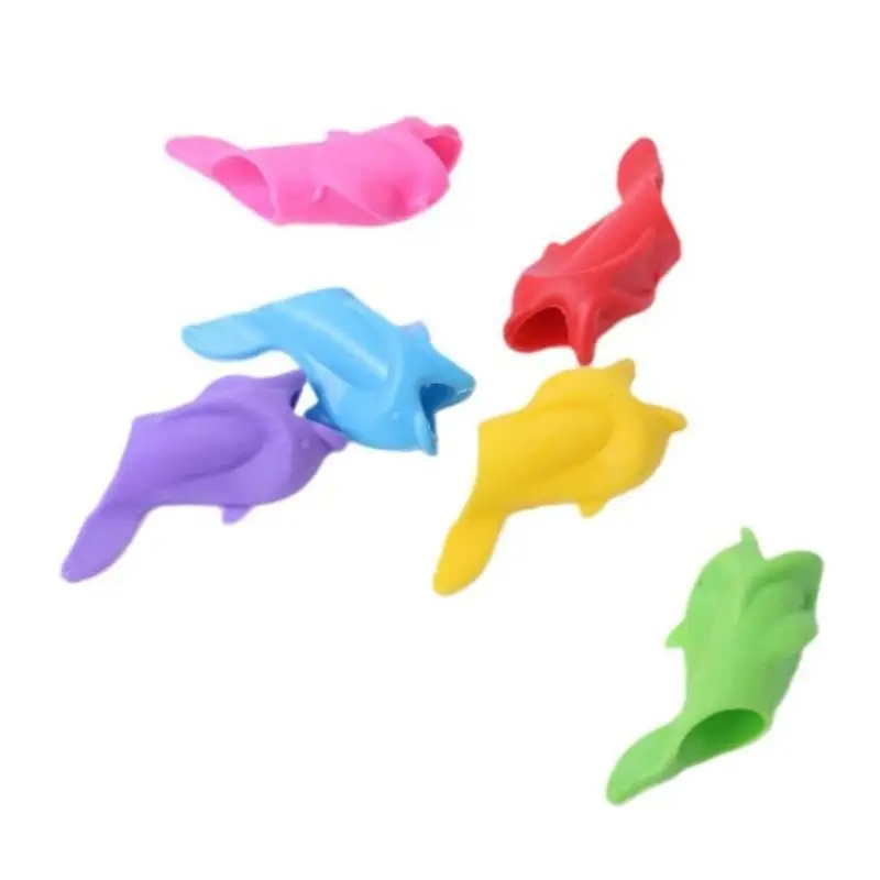 4 قطعة قبضة الكتابة الطلابية مصحح الأطفال هلام القلم قبضة أداة سحرية سمكة صغيرة سيليكون القلم كم لون عشوائي #5
