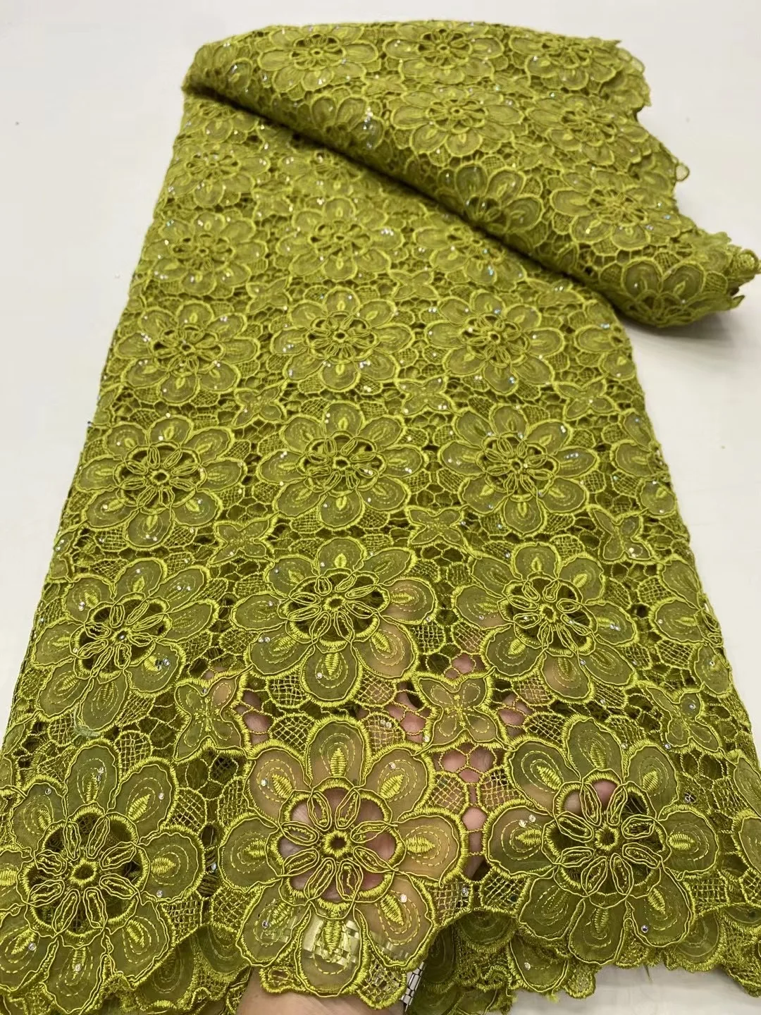 

2025 African Nigerian High-Quality Embroidery Lace Fabric French Tulle Sequins Organza 5 Yards for Wedding Party Dresses DP0374