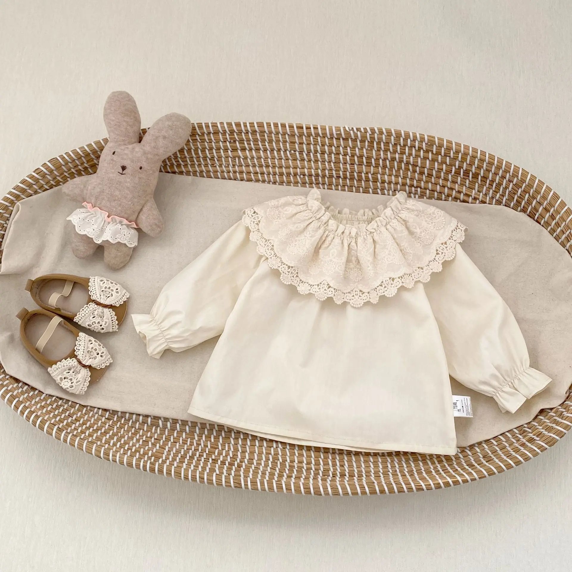 

2026 Spring New Girls Long Sleeve Shirts Solid Baby Girl Sweet Lace Lapel Blouse Cotton Children Loose Tops Kids Clothes