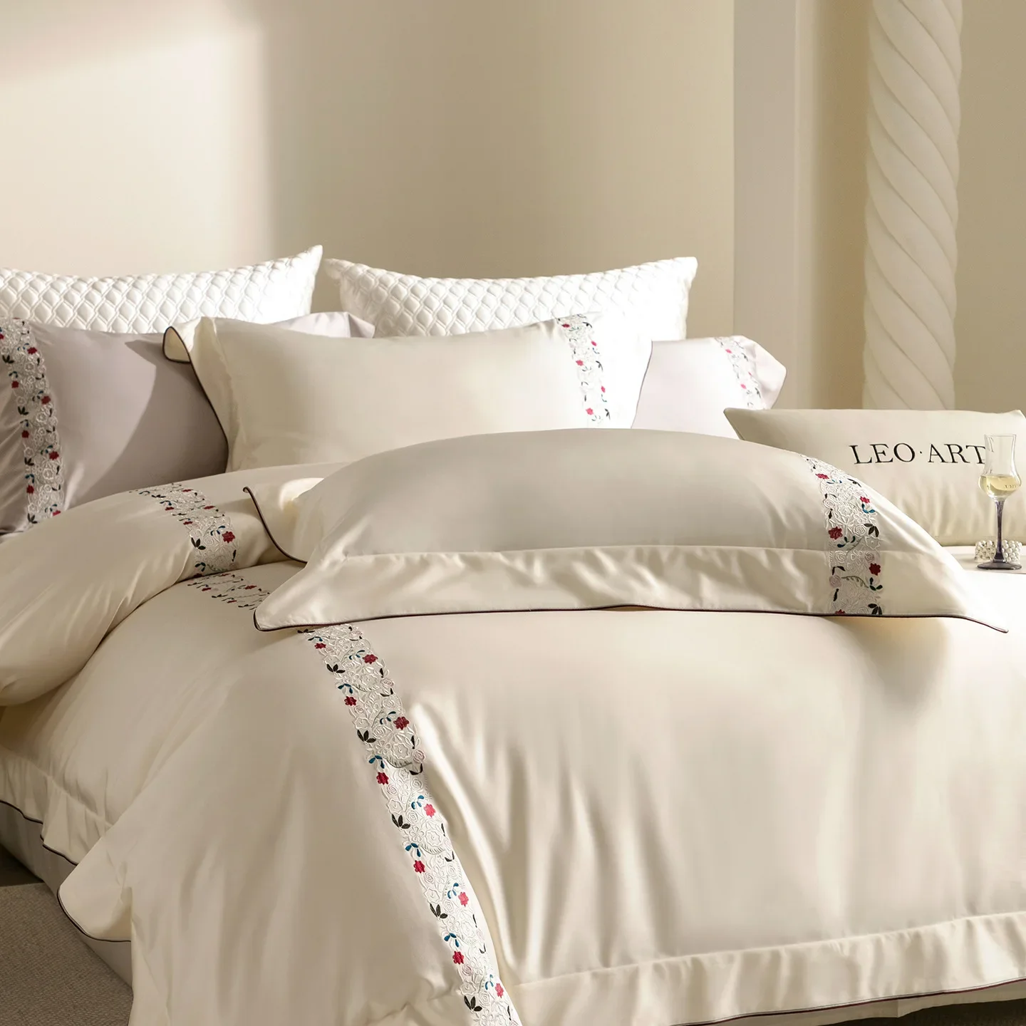 Luxury Egyptian Cotton Elegant Flowers Embroidery  Comfortable Bedding Set Duvet Cover Flat/Fitted Bed Sheet Pillowcases 4Pcs