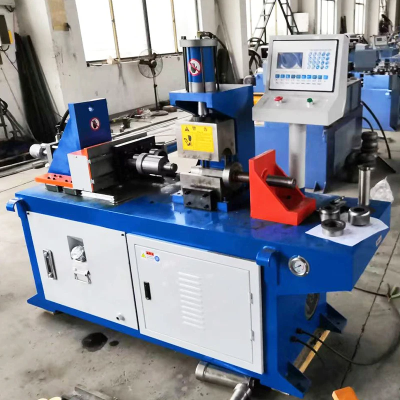 : Máquina procesadora de tuberías y mangueras