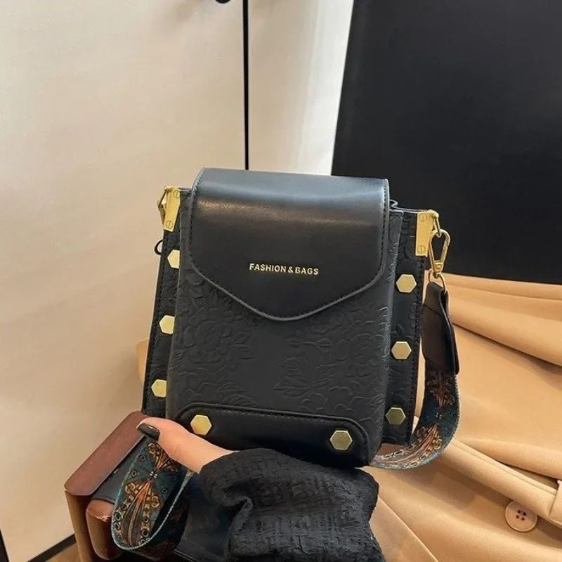 Refined Luxury Leather Handbag For Women Vintage Designer Crossbody Bag Large Capacity Unique Minimalist Elegant Diaper Bag