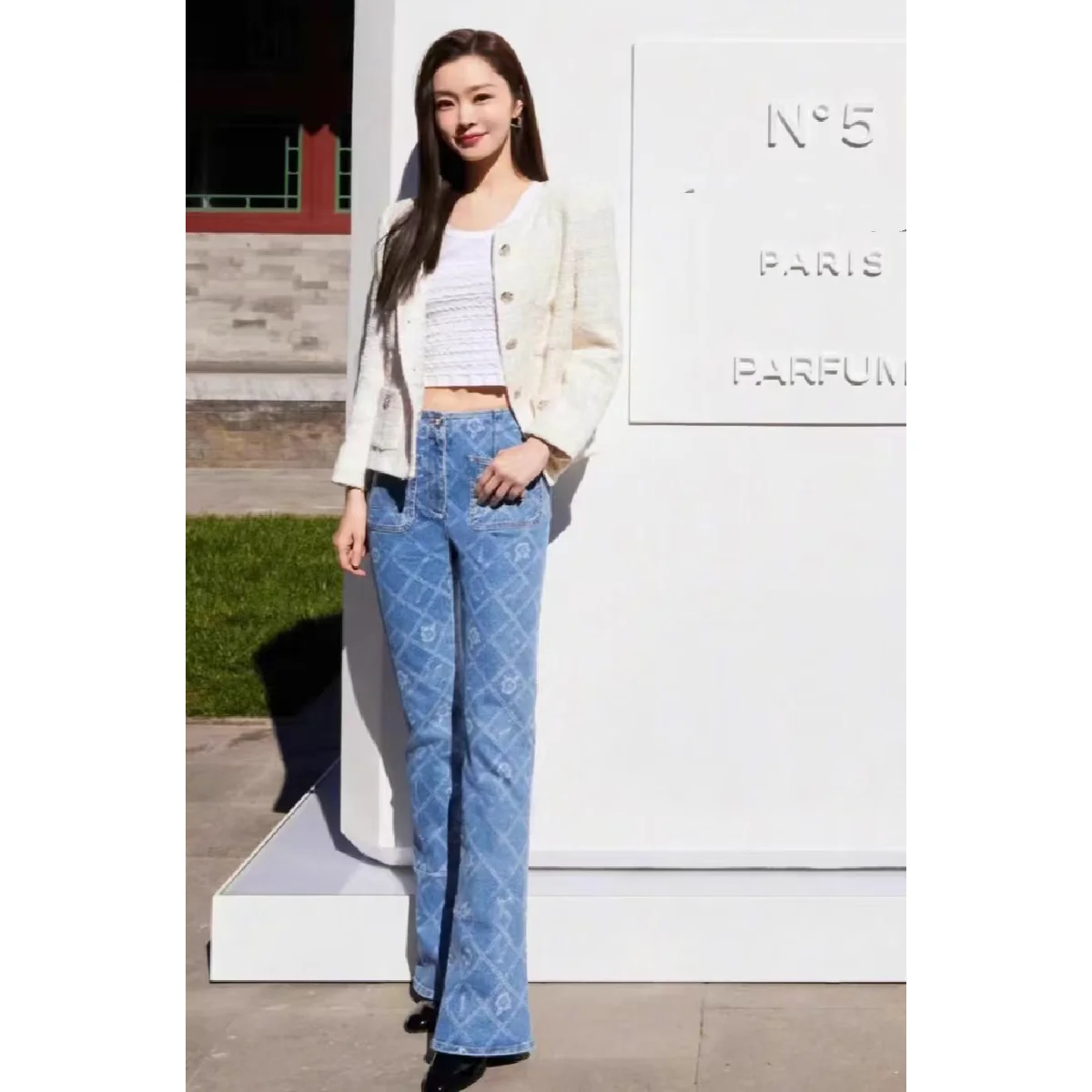 

Джинсы с принтом синих роз, синие, с цветочным узором, износостойкие, облегающие, слегка расклешенные, с высокой талией, длинные брюки, размер S