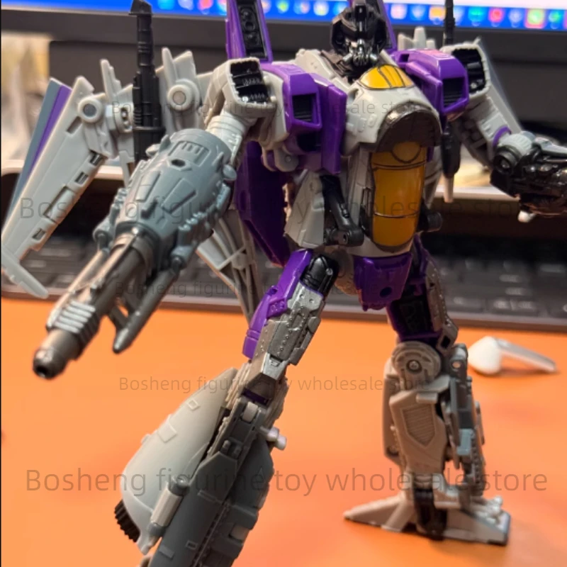 ألعاب هاسبرو المحولة المتوفرة من سلسلة ستوديو فوييجر المحولات: نموذج قابل للجمع لشخصية الحركة بامبليبي 113 سكاي وورب #1