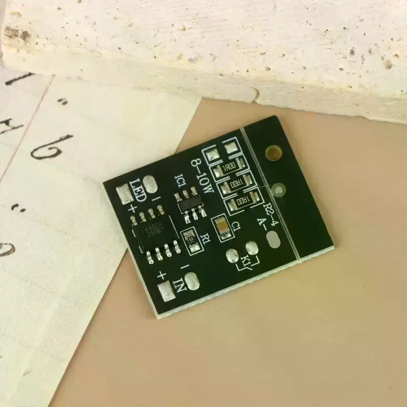 

Универсальный фонарик и драйвер налобного фонаря 3–10 Вт; Подходит для модернизации переноски ламп мощностью 20 Вт.