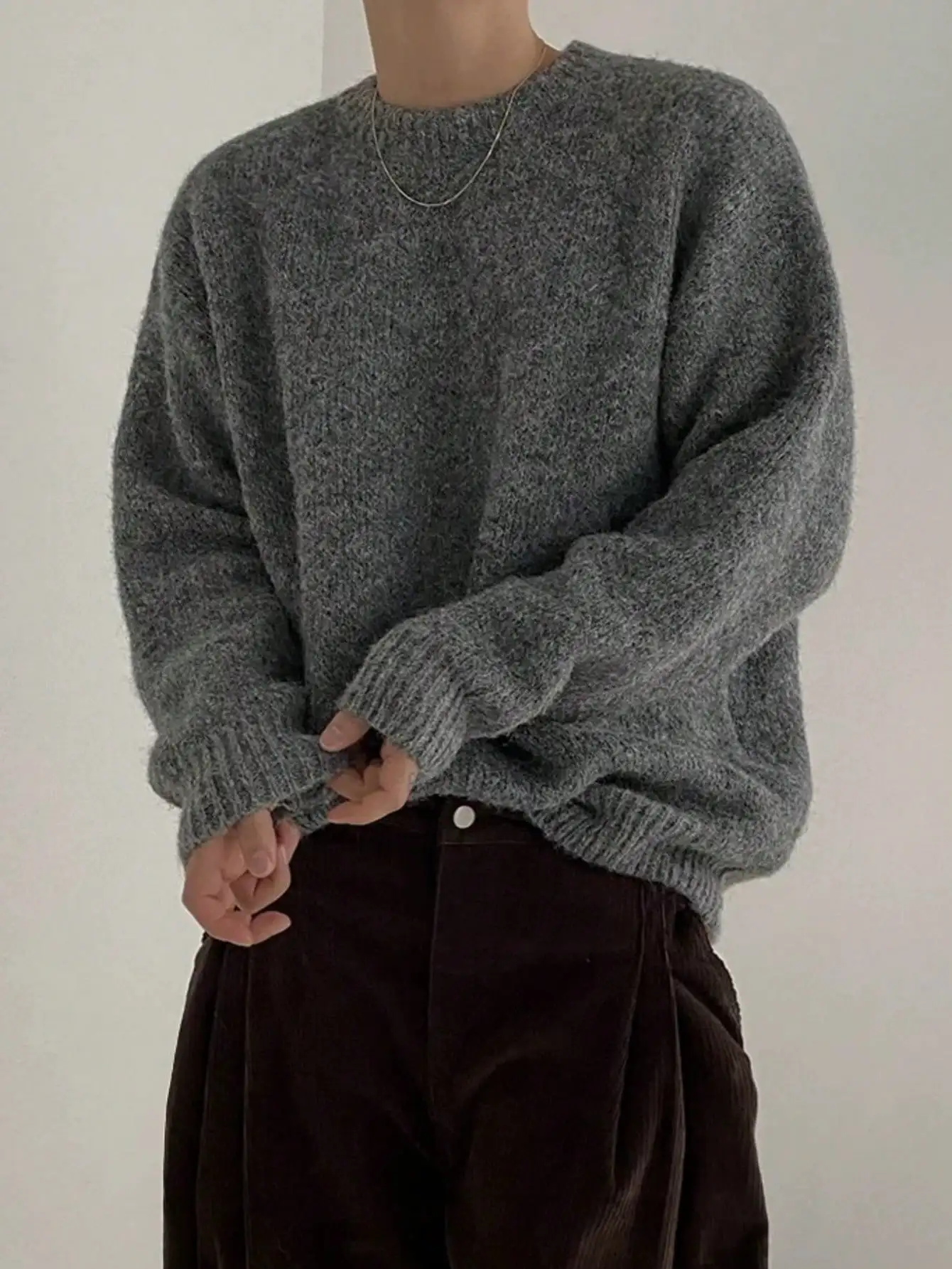 

Men's Oversized Solid Gray Knit Crewneck Sweater for Casual Fall Winter Wear