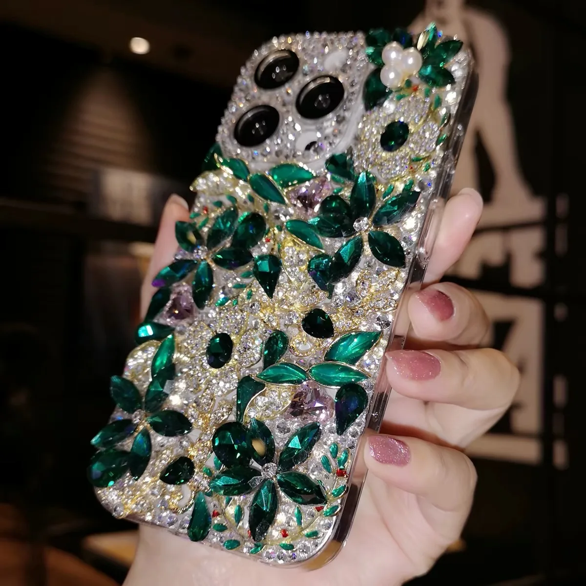 

Suitable for iPhone. Luxury crystal-clear protective case that fully covers and protects against drops.