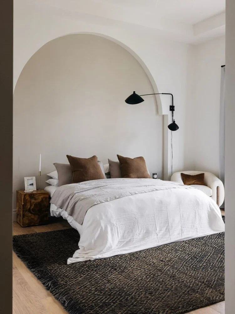 Hand-woven black jute fringed rug, double bedside blanket wabi-sabi