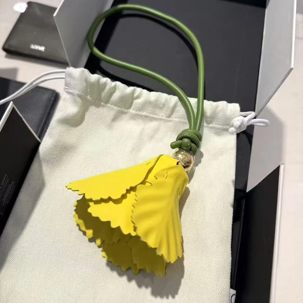 

Маленькая подвеска для сумки со свежим желтым цветком, изысканная высококачественная сумка, очаровательный кожаный брелок, женский ремень, аксессуары для сумок ручной работы