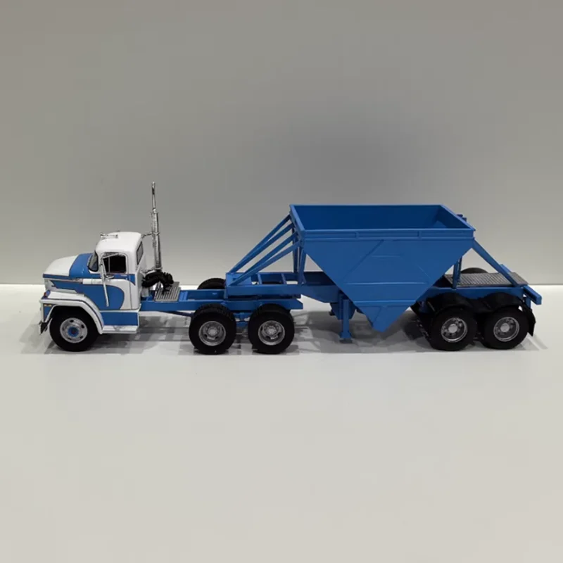 

IXO 1/43 Scale LCF Alloy Car Model Static Collection Decorated Holiday Gifts Toys Souvenir Gift