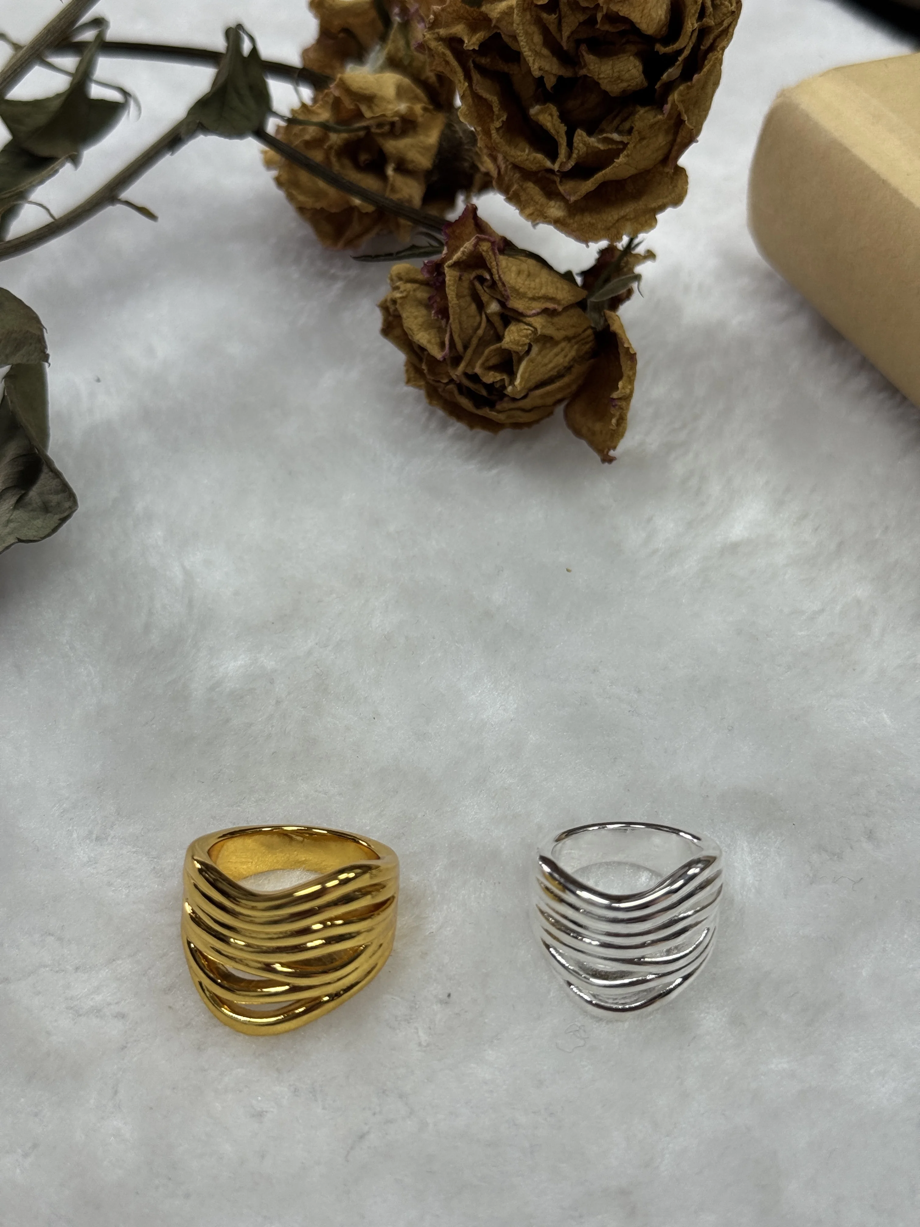 

UNOde50 24K Gold/Silver Ring - Elevate Your Style With Affordable High-End Jewelry