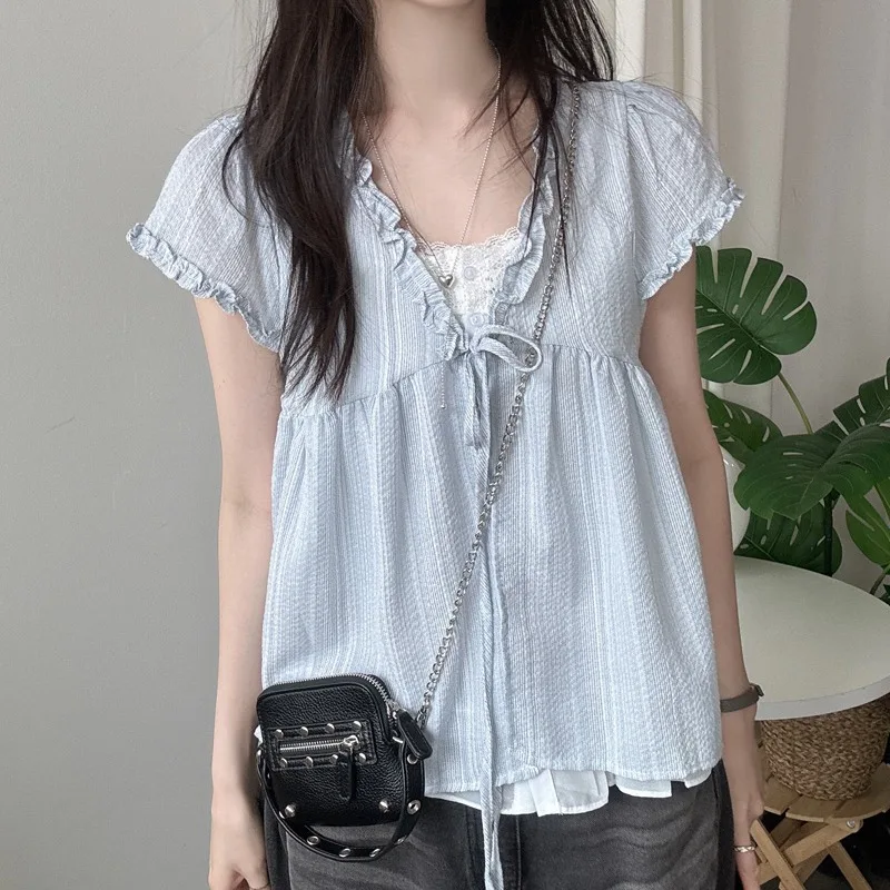 

Шикарная блузка Sweet Sle, женская новинка 2025 года, синяя полосатая завязка на талии, топ с деревянными ушками, искусственный двухсекционный irt