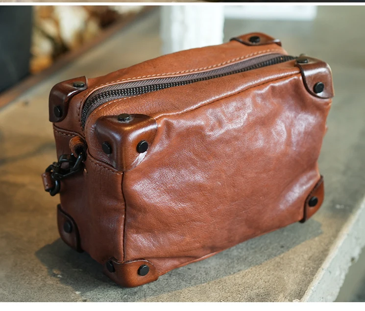 PNDME einfache Vintage-Umhängetasche aus hochwertigem Echtleder für Damen, luxuriöse handgefertigte Rindsleder-Schultertasche für Outdoor-Reisen. – Detail 12