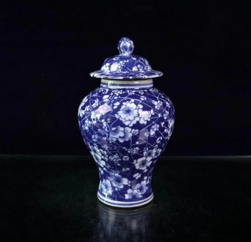 

China seiko Blue and white ceramic tank crafts statue