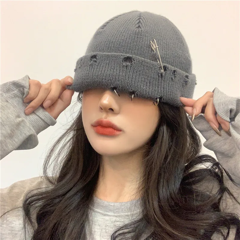Winter Knitted Hat Women's Fashion Warm Thick Men's Hip Hop Nail Hole Skull Hat Short Hat Unisex Basic Hat