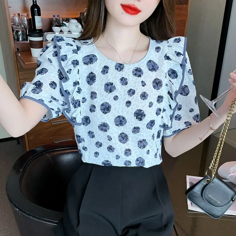 Blusa informal coreana con estampado de lunares para mujer, camisa de manga corta empalmada con volantes que combina con todo, moda de verano