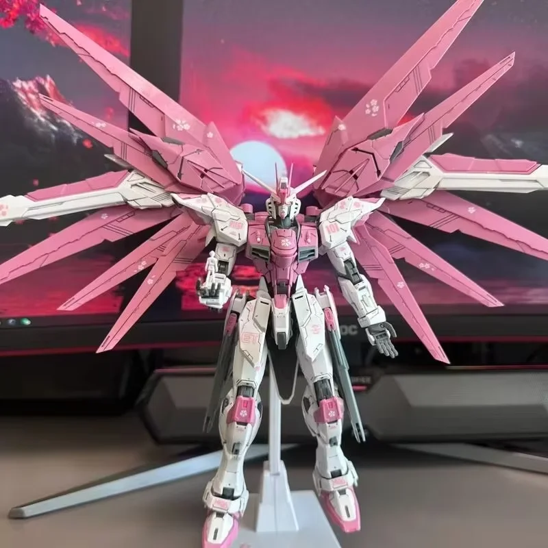 

HG 1/144 ZGMF-X10A Freshman Freedom Mecha Assembly Model Action Figures Cherry Blossom Color Scheme Children Toy Gift Decorate