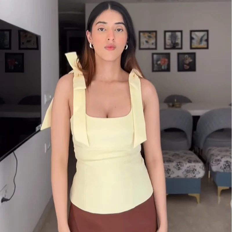 弓イエロートップ女性ノースリーブタンクトップ甘いかわいい女性のトップス夏 2025 バックレストップオフィスレディーストップスストリート