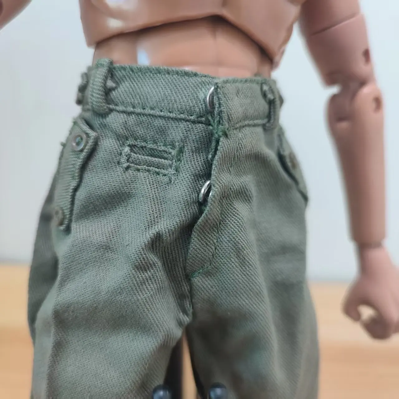 1:6 12-calowa figurka akcji wojskowej II wojny światowej Uniwersalne spodnie bojowe Zielone spodnie dla 12-calowej lalki żołnierza