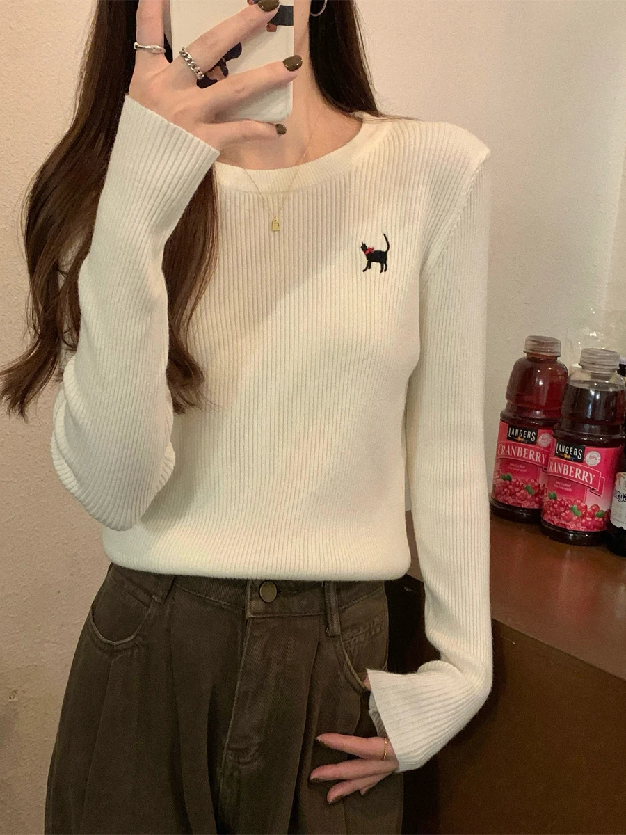 

Новый женский тонкий трикотажный свитер в корейском ретро-стиле с вышивкой, круглым вырезом, приталенный, с длинными рукавами, базовый слой, французский стиль