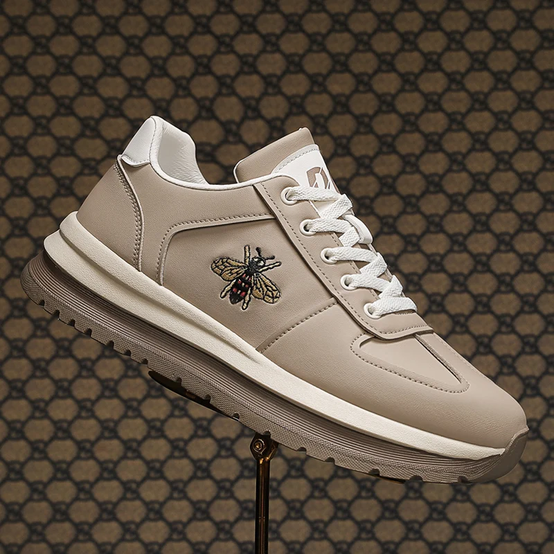 

New Autumn Fashion Bee-patterned Men's Large-sized Lace-up Low-top Round-toe High-quality Trendy Embroidered Sports Casual Shoes