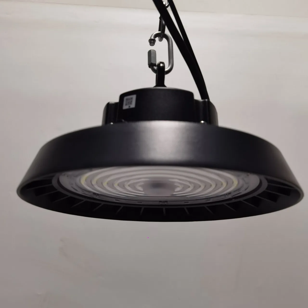 L'intense luminosité 110strada/w IP65 a mené l'ovni élevé de la lumière 100w de baie a mené la lumière élevée de baie AC80-300V les lumières menées par baie dimmable élevée