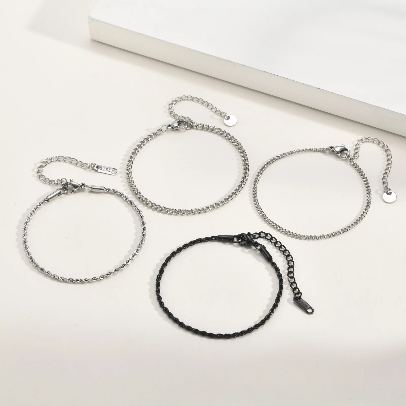4 Stück Edelstahl-Kettenarmbänder für Männer, Silberfarbenes Gedrehtes Seilketten-Armband, Hip-Hop Minimalistischer Schmuck für Ihn Papa – Detail 1