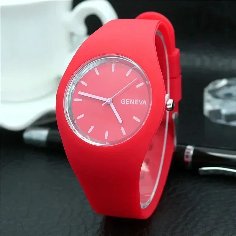 Montre-bracelet à quartz colorée pour femme, boîtier en silicone complet, bracelet d'horloge pour femme, montres de sport décontractées, bracelet en silicone pour fille