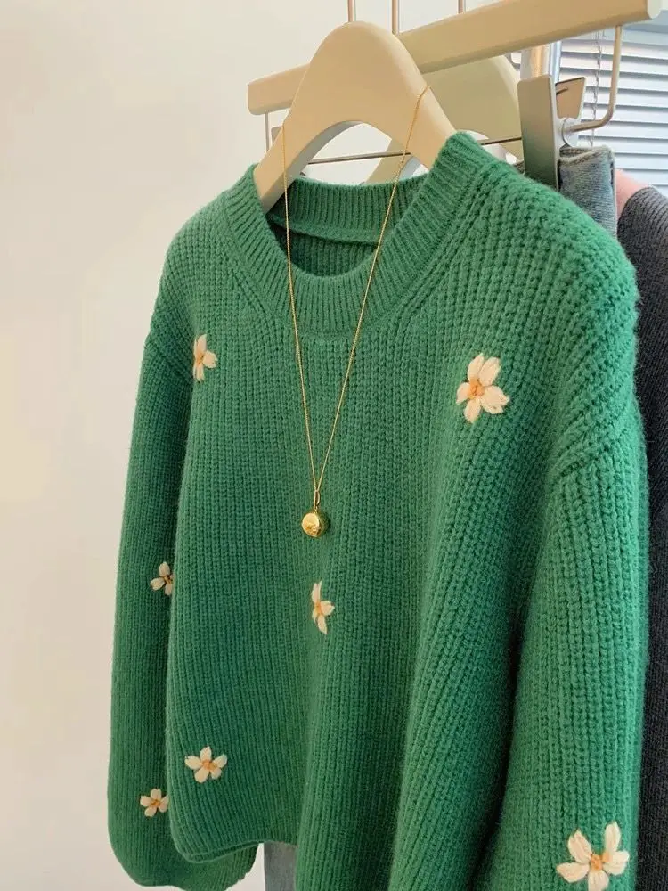 

Autumn and Winter 2025 New Loose Korean Version Knitted Sweater Women Retro Embroidered Flower Round Neck Pullover