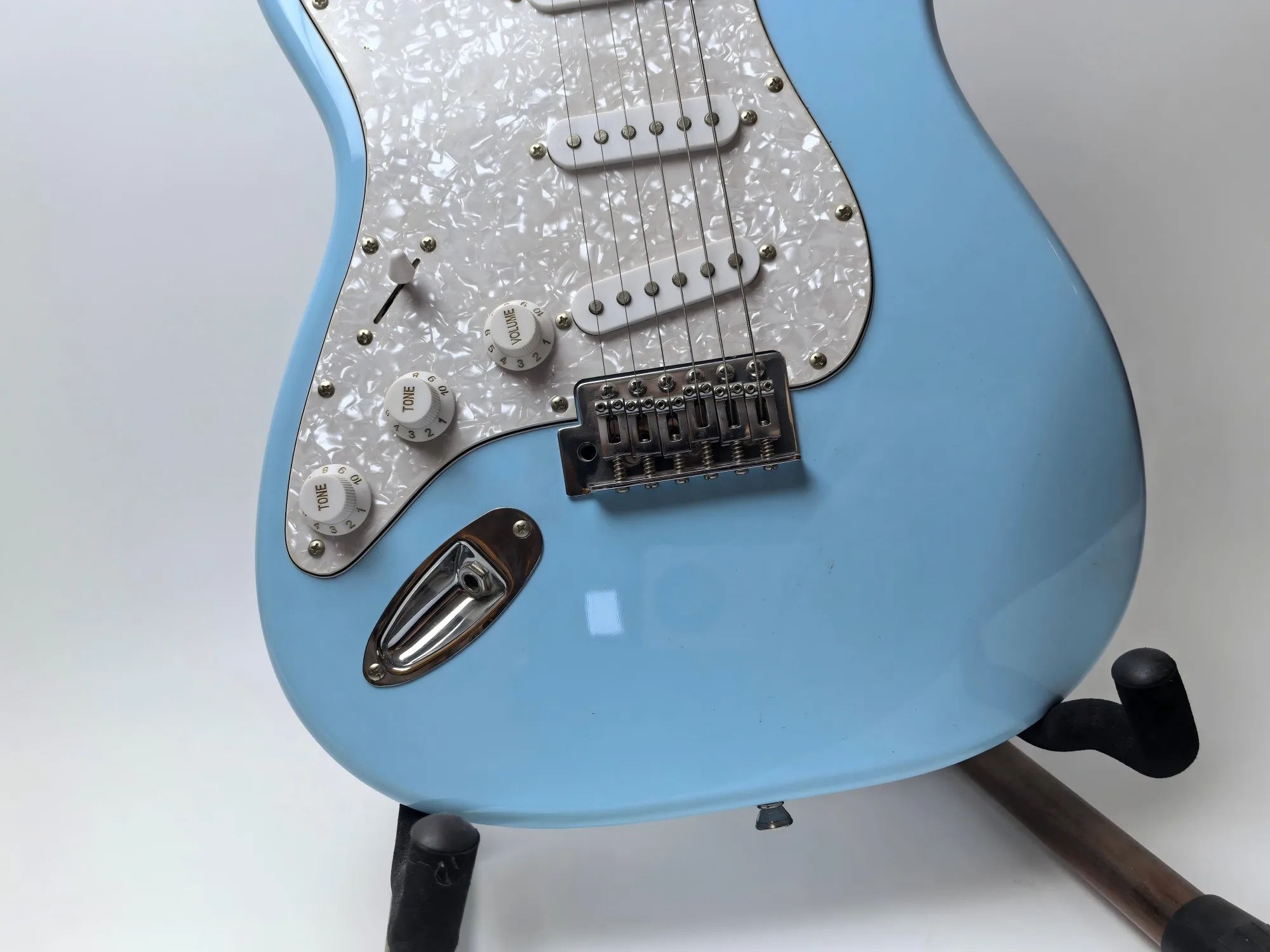 Factory directly selling, blue color, left hand 6 string birch guitar head, sycamore electric guitar, customizable, in stock.