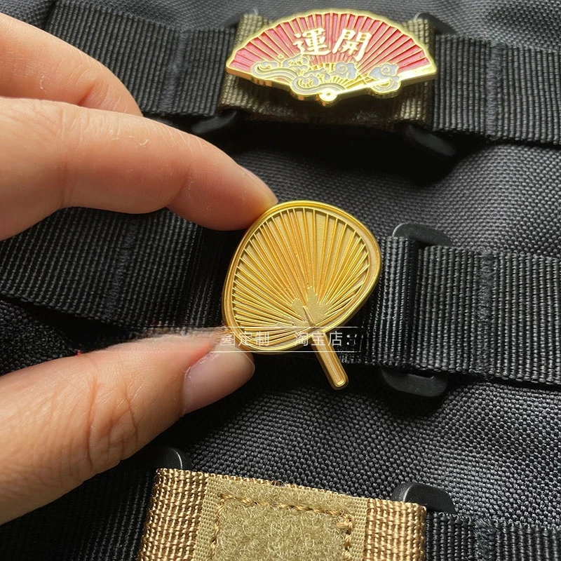 Mini Metal Badge Fan Hook and Loop Patches Tactical 3D Fun Old-fashioned Fan Morale Backpack Sticker