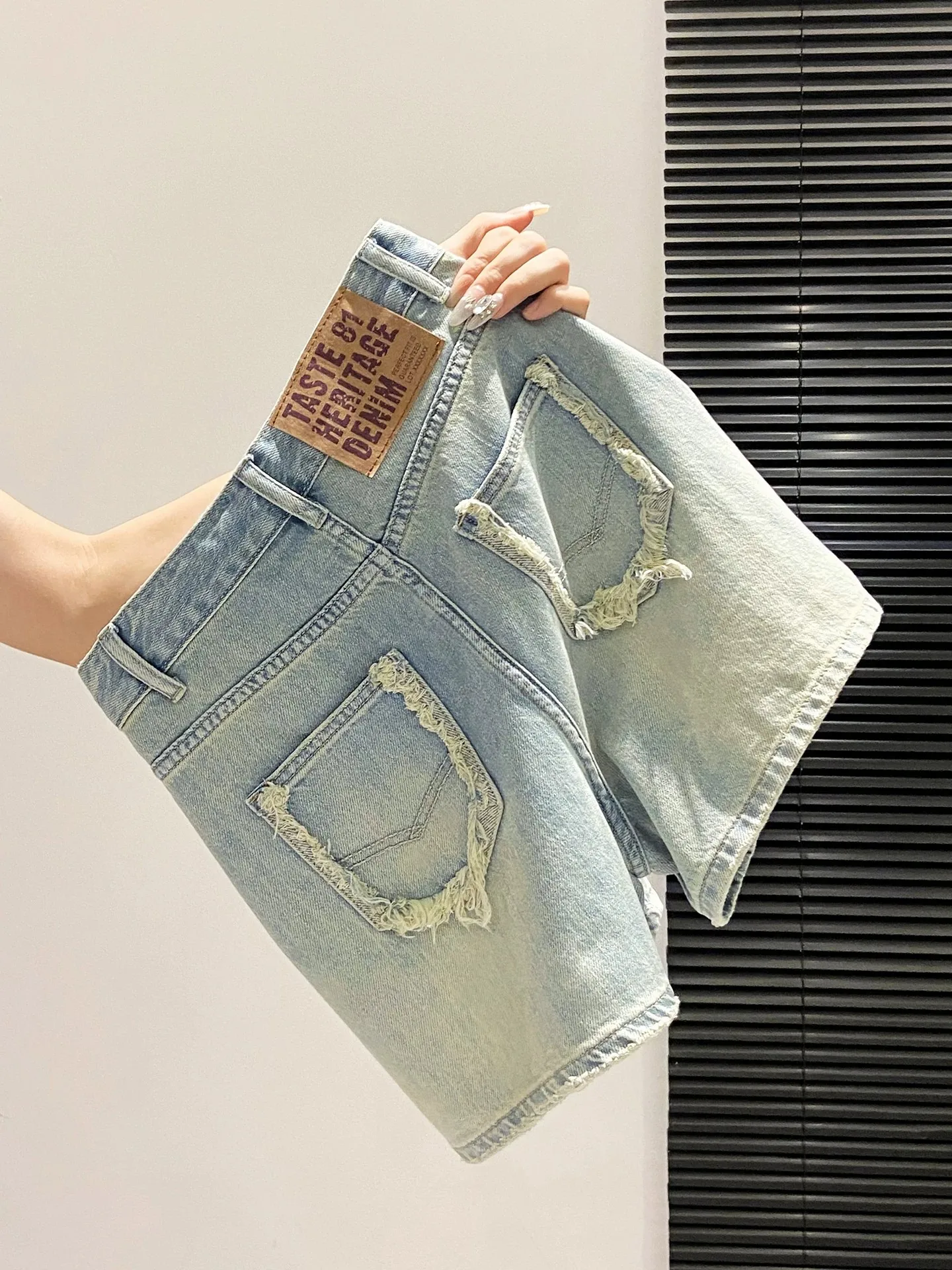 

Stylish Retro Light Wash Wide Leg Denim Shorts Women's High Waist Summer A-Line Straight Cut Hot Pants Casual High Waist