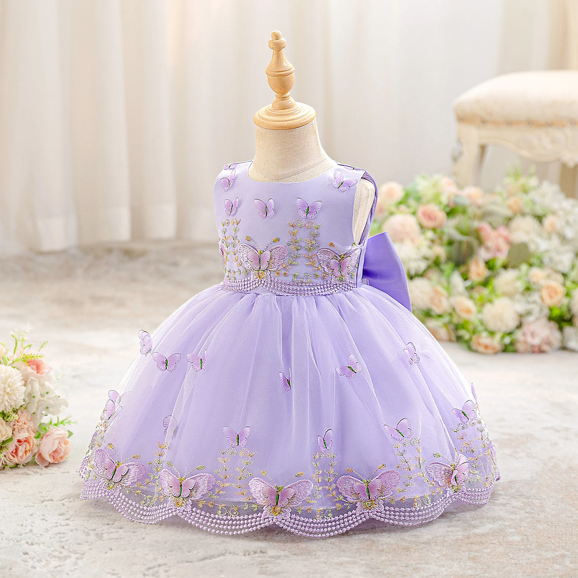 Baby Mädchen Kleid mit Blumenstickerei, Elegantes Schleifenkleid für Hochzeit, Prinzessinnen-Abendkleid für Taufe und Festlichkeiten – Detail 3