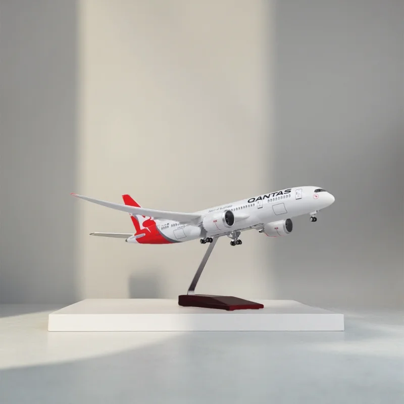 

1/130 Scale Aircraft Model B787 Qantas Airways Diecast Airplane With Lamp And Wheels Resin Toy Planes For Children Souvenir Gift