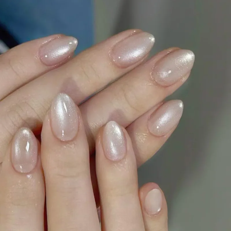 24 個ヌードキャットアイプレス爪スパークリングショートアーモンド付け爪グラデーションソリッドカラー偽爪ダイヤモンドネイルアート女の子のため